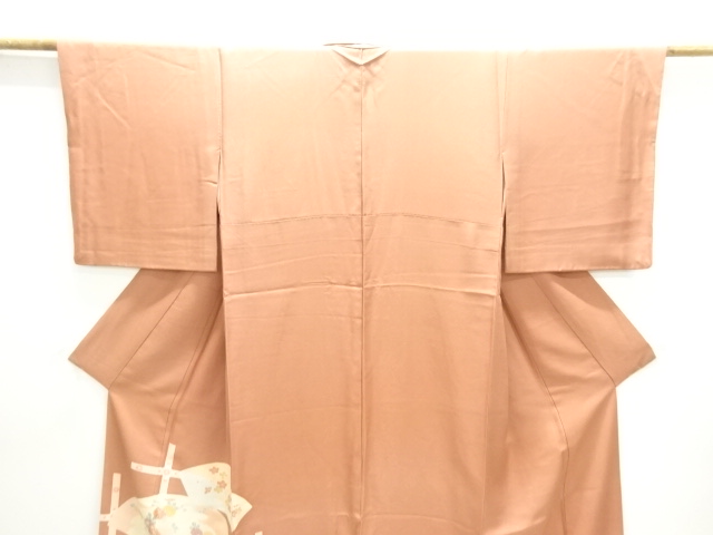  地紙に菊模様刺繍一つ紋色留袖